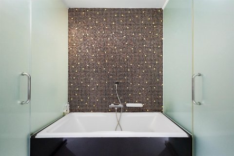 Condominio de 4 dormitorios en Bangkok, Tailandia № 181025 - foto 15