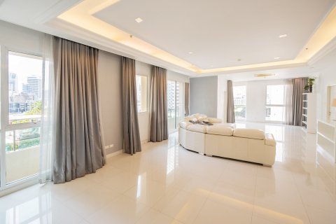 Condominio de 4 dormitorios en Bangkok, Tailandia № 181025 - foto 2