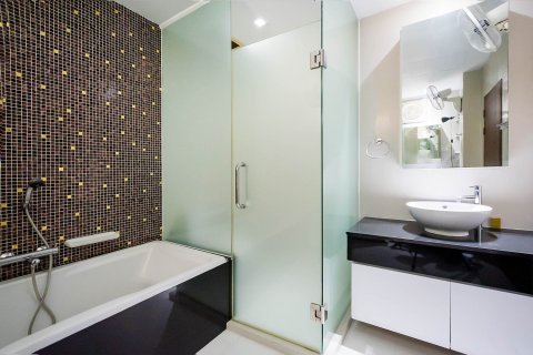 Condominio de 4 dormitorios en Bangkok, Tailandia № 181025 - foto 16