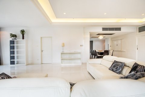 Condominio de 4 dormitorios en Bangkok, Tailandia № 181025 - foto 19