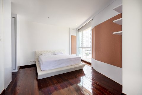 Condominio de 4 dormitorios en Bangkok, Tailandia № 181025 - foto 14