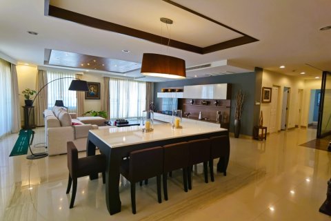Condominio de 4 dormitorios en Bangkok, Tailandia № 181030 - foto 2