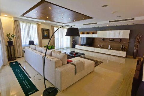 Condominio de 4 dormitorios en Bangkok, Tailandia № 181030 - foto 3