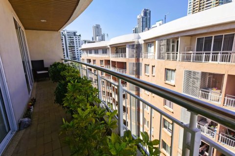 Condominio de 4 dormitorios en Bangkok, Tailandia № 181030 - foto 14