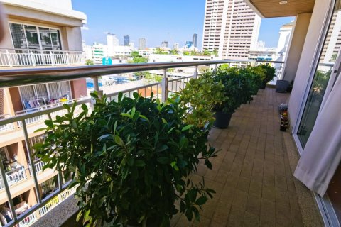 Condominio de 4 dormitorios en Bangkok, Tailandia № 181030 - foto 13