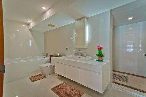 Apartamento de 2 dormitorios en Pattaya, Tailandia № 170391 - foto 16