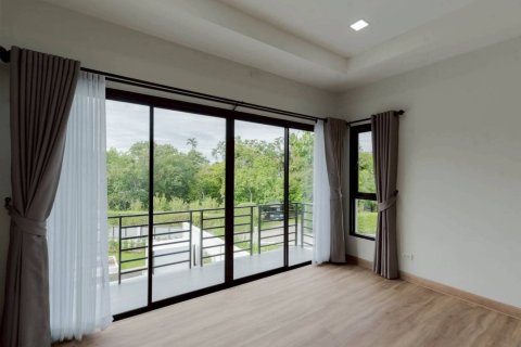 Casa de 3 dormitorios en San Kamphaeng, Tailandia № 162970 - foto 2