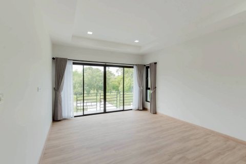 Casa de 3 dormitorios en San Kamphaeng, Tailandia № 162970 - foto 4
