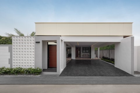 Chalet de 4 dormitorios en Bang Lamung, Tailandia № 222463