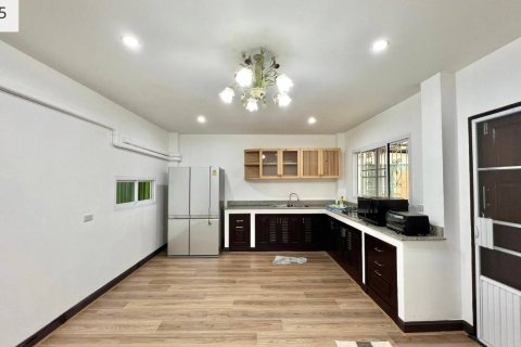 Casa de 5 dormitorios en Chiang Mai, Tailandia № 173359 - foto 25