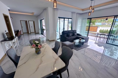 Chalet de 3 dormitorios en Hua Hin, Tailandia № 165679 - foto 4