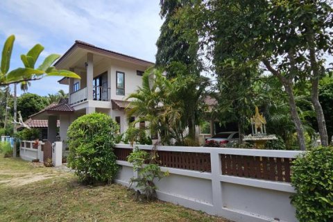 Chalet de 3 dormitorios en Surat Thani, Tailandia № 134659 - foto 2