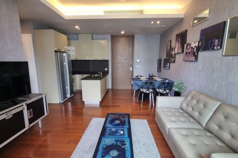 Condo in Watthana, Bangkok, Thailand, 2 bedrooms  № 201117 - photo 11
