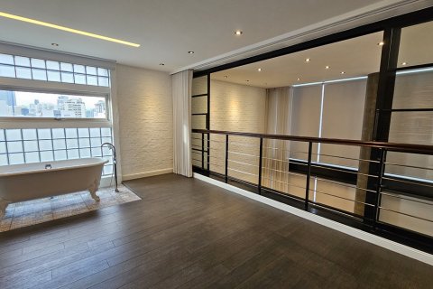 Condominio de 5 dormitorios en Watthana, Bangkok, Tailandia № 201116 - foto 19