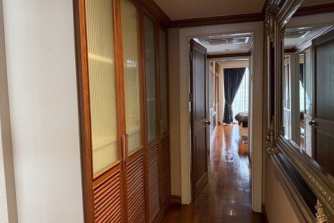 Condo in Pathum Wan, Bangkok, Thailand, 3 bedrooms  № 161556 - photo 13