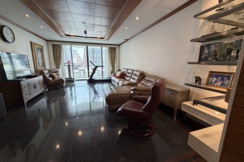 Condo in Pathum Wan, Bangkok, Thailand, 3 bedrooms  № 161556 - photo 2