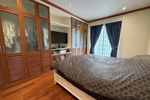 Condo in Pathum Wan, Bangkok, Thailand, 3 bedrooms  № 161556 - photo 11