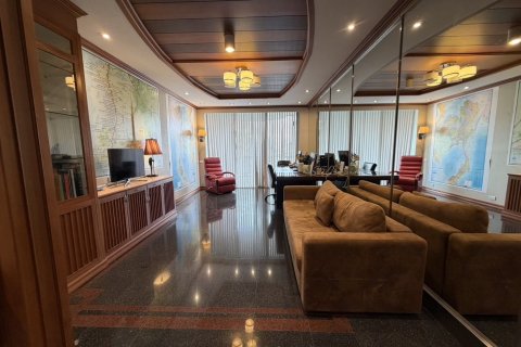 Condo in Pathum Wan, Bangkok, Thailand, 3 bedrooms  № 161556 - photo 8