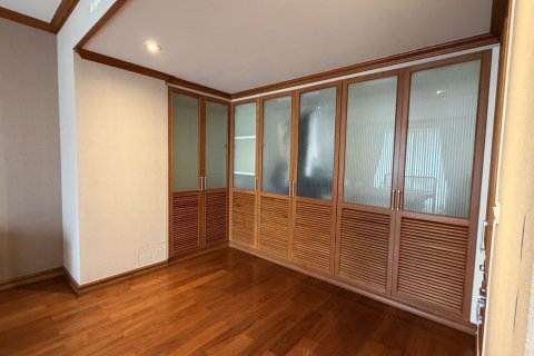 Condo in Pathum Wan, Bangkok, Thailand, 3 bedrooms  № 161556 - photo 5