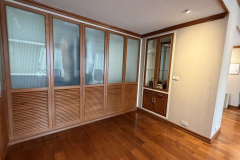 Condo in Pathum Wan, Bangkok, Thailand, 3 bedrooms  № 161556 - photo 10