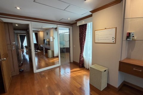 Condo in Pathum Wan, Bangkok, Thailand, 3 bedrooms  № 161556 - photo 12