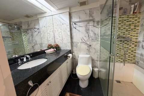 Condo in Pathum Wan, Bangkok, Thailand, 3 bedrooms  № 161556 - photo 18