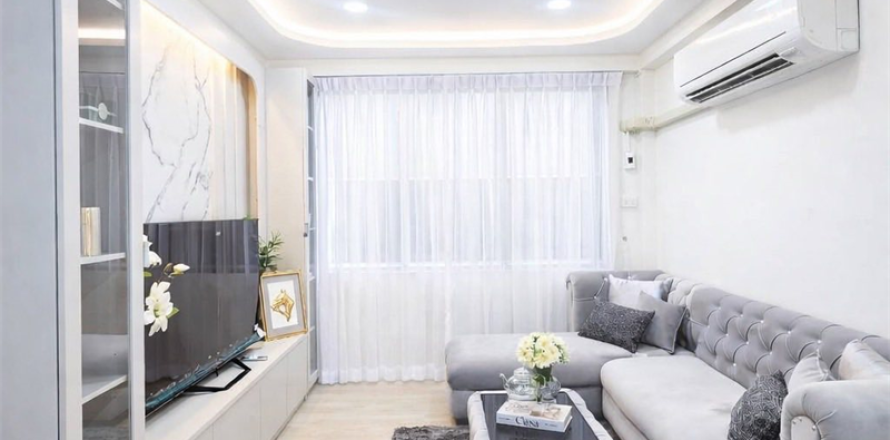 House in Bangkok, Thailand 5 bedrooms № 190345