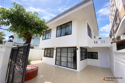 House in Bangkok, Thailand 5 bedrooms № 190345 - photo 7