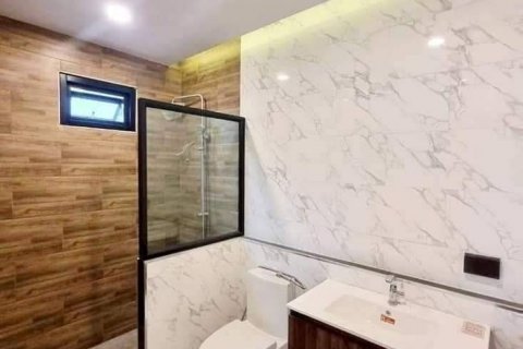 Casa de 3 dormitorios en Pattaya, Tailandia № 64953 - foto 17