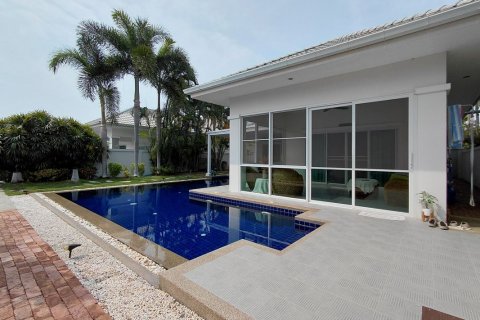 Chalet de 3 dormitorios en Hua Hin, Tailandia № 171732 - foto 2