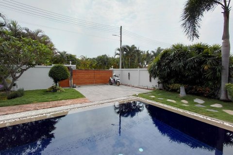 Chalet de 3 dormitorios en Hua Hin, Tailandia № 171732 - foto 11