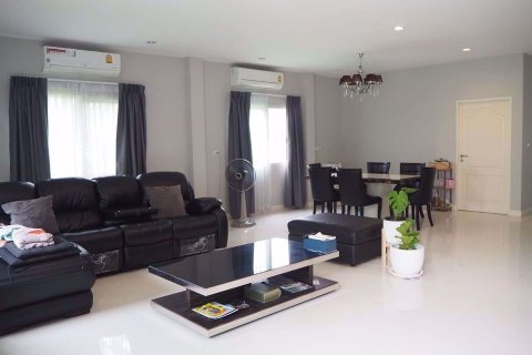 Casa de 4 dormitorios en Taling Chan, Bangkok, Tailandia № 48111 - foto 2