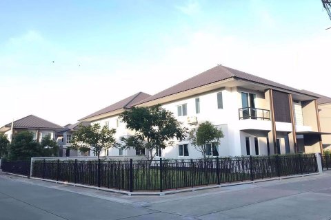 Casa de 4 dormitorios en Taling Chan, Bangkok, Tailandia № 48111