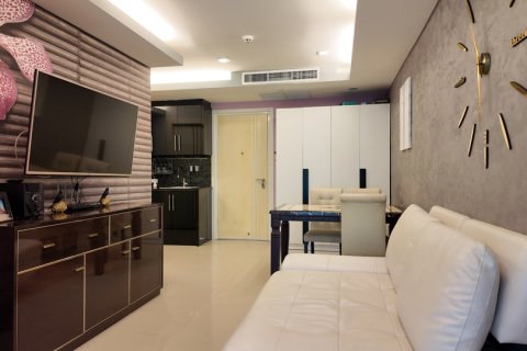 Apartamento de 2 habitaciones en Pattaya, Tailandia № 205791 - foto 2