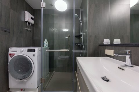 Studio in the Condo in Yan Nawa, Bangkok, Thailand № 147905 - Foto 17