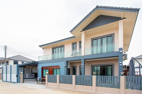 Chalet de 4 dormitorios en San Sai, Tailandia № 173423 - foto 11