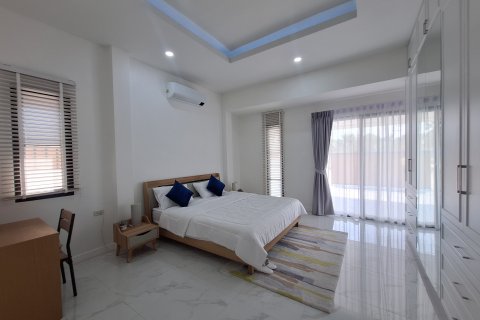 Chalet de 3 dormitorios en Hua Hin, Tailandia № 168978 - foto 7