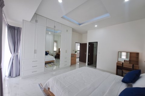 Chalet de 3 dormitorios en Hua Hin, Tailandia № 168978 - foto 6