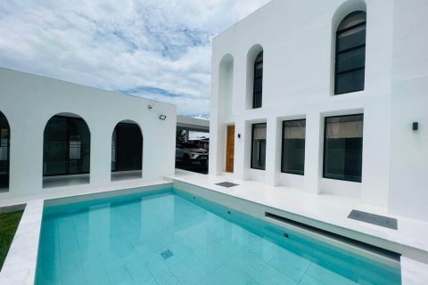Chalet de 5 dormitorios en Chiang Mai, Tailandia № 155387 - foto 3