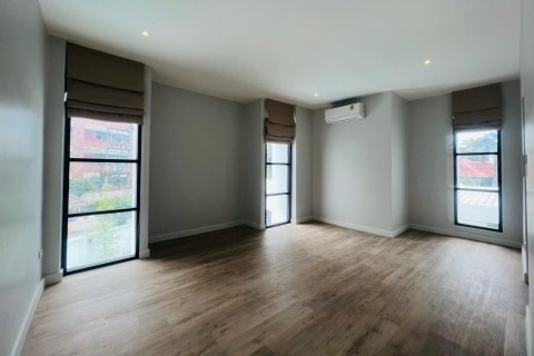 Chalet de 5 dormitorios en Chiang Mai, Tailandia № 155387 - foto 15