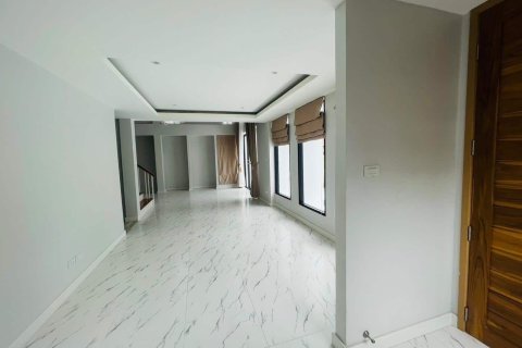Chalet de 5 dormitorios en Chiang Mai, Tailandia № 155387 - foto 13
