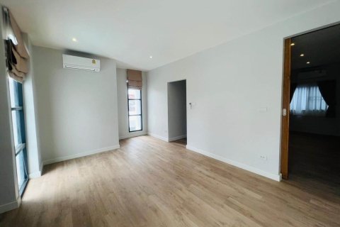 Chalet de 5 dormitorios en Chiang Mai, Tailandia № 155387 - foto 14
