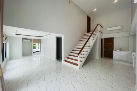 Chalet de 5 dormitorios en Chiang Mai, Tailandia № 155387 - foto 11