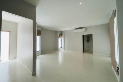 Chalet de 5 dormitorios en Chiang Mai, Tailandia № 155387 - foto 12