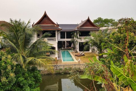 Chalet de 5 dormitorios en Chiang Mai, Tailandia № 155392