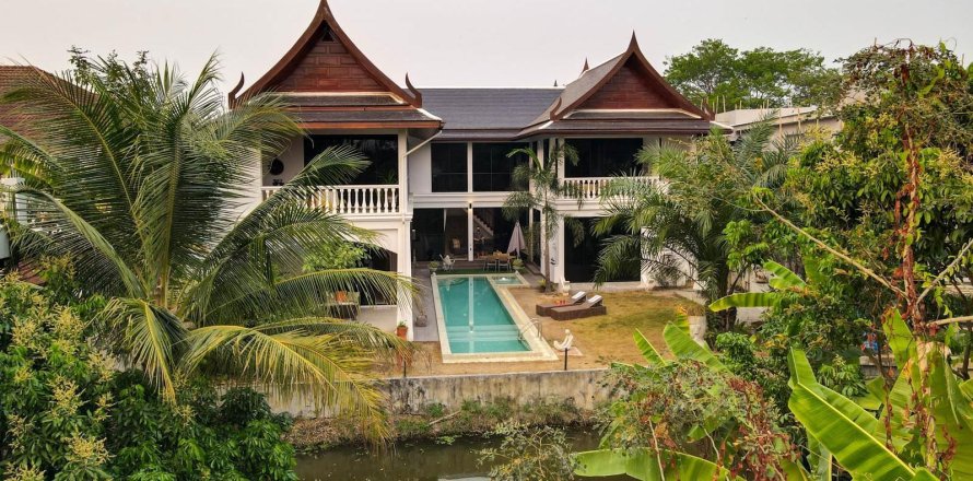 Chalet de 5 dormitorios en Chiang Mai, Tailandia № 155392