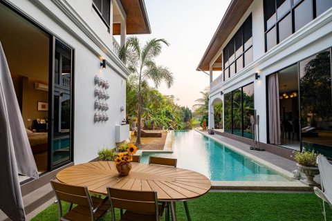 Chalet de 5 dormitorios en Chiang Mai, Tailandia № 155392 - foto 3