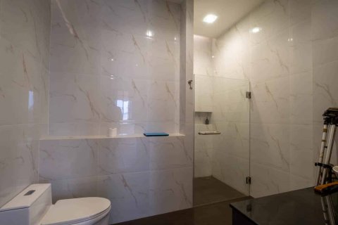 Chalet de 5 dormitorios en Chiang Mai, Tailandia № 155392 - foto 23