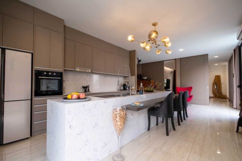 Chalet de 5 dormitorios en Chiang Mai, Tailandia № 155392 - foto 11