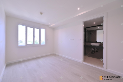 Condominio de 3 dormitorios en Bangkok, Tailandia № 185784 - foto 7